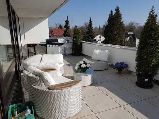 Schöne Dachterrassenwohnung mit dreieinhalb Zimmern zum Kauf in Bogenhausen