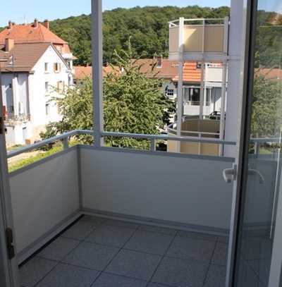 Helle 3-Zimmer-Wohnung mit Balkon und Einbauküche