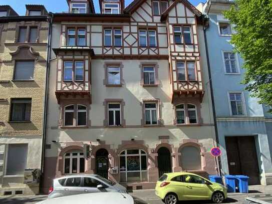 Elegantes Dachgeschoss-Apartment in historischem Gebäude: Höchster Wohnkomfort in Ludwigshafen