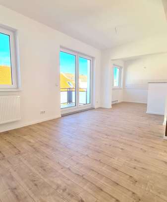 Erstbezug mit Rasen, 83 m² - Garten 150 m² - Keller 20m²