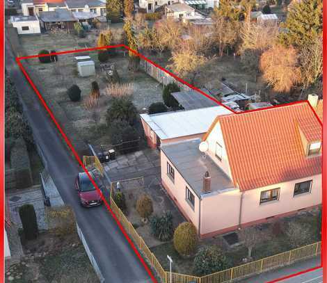 Ruhig und grün in Riesa Merzdorf: Kleine Doppelhaushälfte mit großem Garten wartet!