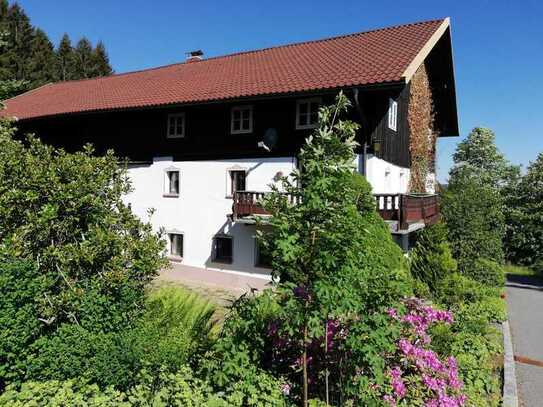 Provision Frei: Idyllisches 2 Familienhaus mit Scheune und Weitblick