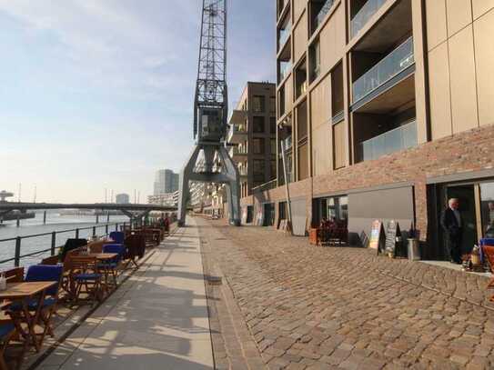 Modernes Erdgeschoss-Büro am Versmannkai mit Blick aufs Wasser