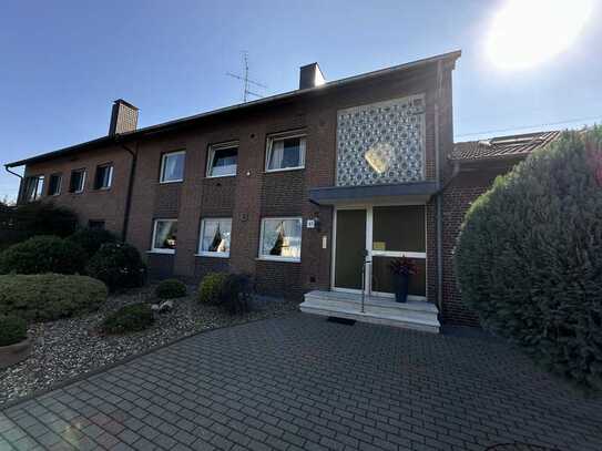 Etagenwohnung mit Balkon und Garage