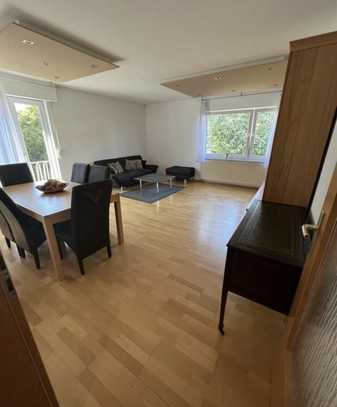Stilvolle, vollständig renovierte 4-Raum-Wohnung mit gehobener Innenausstattung mit EBK in Stuttgart