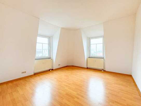 Sehr schöne 2-RW * separate Küche mit Fenster + EBK * Panoramablick * ruhige, grüne Lage * TG-SP *