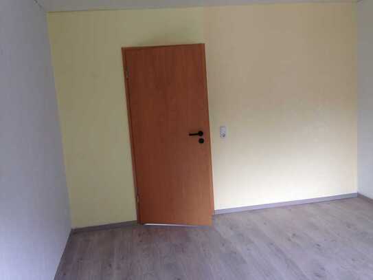 Modernisierte 2,5-Zimmer-Wohnung mit Balkon und EBK in Duisburg