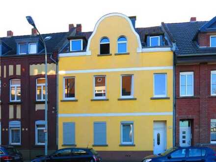 520 € WM, schöne moderne 2 Zimmer DG Wohnung mit Balkon und Gartennutzung
