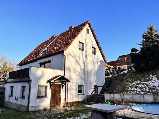 sanierungsbedürftiges EFH plus Holzbungalow in ruhiger Lage von Hohndorf