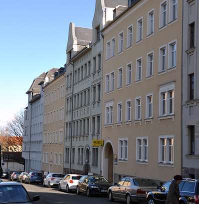 Sehr schöne Dachgeschosswohnung mit Tageslichtbad und Balkon im Lutherviertel zu vermieten ...