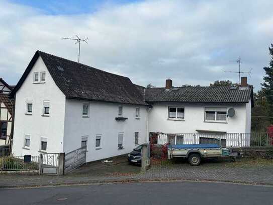 2 Familienhaus mit Ausbaupotenzial und einem großen Garten in Feldrandlage