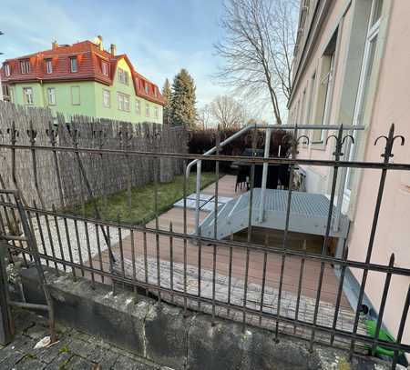 WOHNUNG IM ERDGESCHOSS, BAD MIT DU + WA, EBK, LAMINAT, STELLPLATZ, 2 TERRASSEN