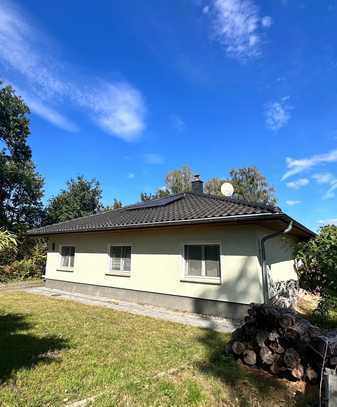 BERNAU: Sehr attraktiver BUNGALOW mit Solarthermie, Kamin und herrlichem Weitblick