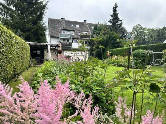 Gepflegtes MFH (insg. 4 Wohnungen) mit frei werdender Gartenwohnung in D-Oberrath!