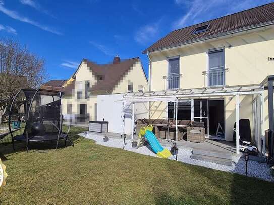 Familienglück im neuwertigem Zuhause! Doppelhaushälfte in Aidlingen-Deufringen