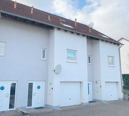 Zwei attraktive, energieeffiziente Reihenhäuser in ruhiger Wohngegend