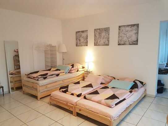 Exklusive, geräumige und gepflegte 1-Zimmer-Wohnung mit Balkon und Einbauküche in Nürnberg