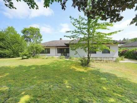 Ideal für große Familien: Geräumiger Walmdachbungalow mit schönem Garten in Ahorn bei Coburg