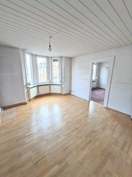 S-WANGEN: Leerstehende 3-Zi.-Wohnung mit Balkon * teilrenovierungsbedürftiger Zustand