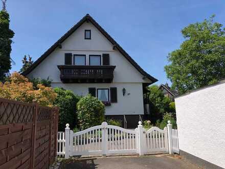 Charmantes Wohnhaus mit traumhaftem Garten in zurückversetzter, ruhiger Lage