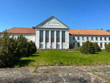 Ehemaliges Kreiskulturhaus mit großzügigem Grundstück in Murchin zwischen Anklam und Usedom
