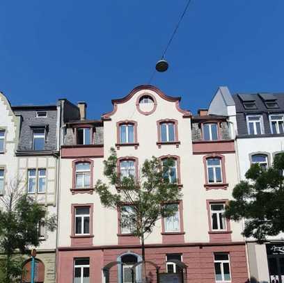 ALTBAU MIT ZWEI LEERSTEHENDEN WOHNUNGEN AM GÜNTHERSBURGPARK