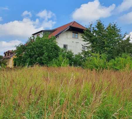 Haus mit großen sonnigen Grundstück für
Sanierung, oder neu zu Bebauung, zu verkaufen.