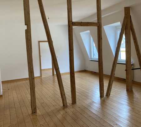 Lichtdurchflutete, superschöne 2-Raum-Wohnung in verkehrsberuhigter Lage der Alstadt