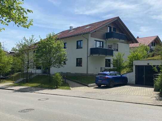 Individuelle & große 2,5 ZKB DG Maisonettewhg. mit 2 Balkonen in bevorzugter Lage von Oberhaching