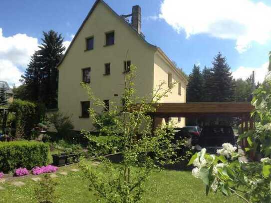 Ruhige 2 Zimmer-Wohnung mit Garten und Carport