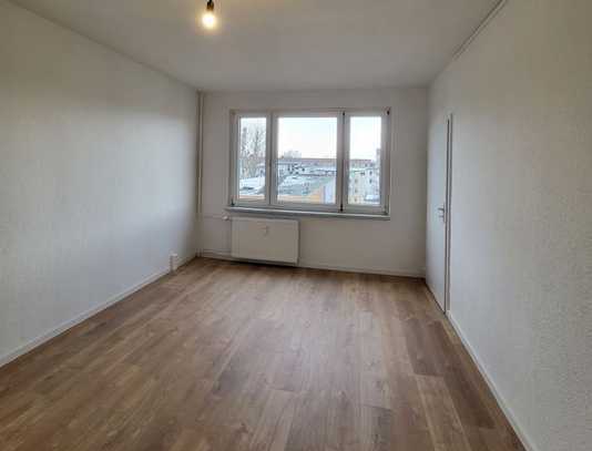 *Neues Jahr, neues Glück* 4-Raumwohnung + Tageslichtbad + Einbauküche als Option!