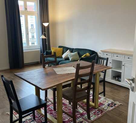 Vermietung auf Zeit/ Temp Rental 3-Zimmer-Wohnung mit Balkon und EBK in Berlin Prenzlauer Berg