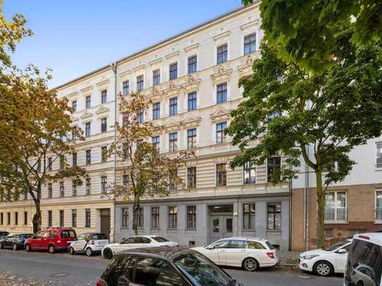 Altbau. Bezugsfrei. Cool geschnitten. Und das um die Ecke vom zentralen Ostkreuz.