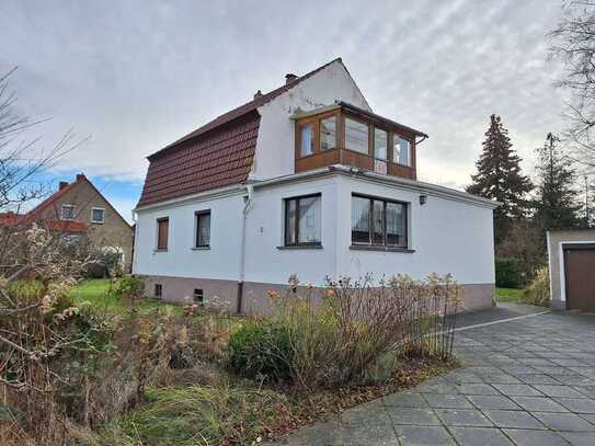 Einfamilienhaus mit Garage auf großem Grundstück in der Obstbausiedlung