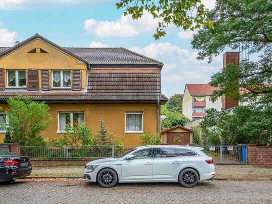 !Reserviert! DHH oder 2 separate Wohnungen möglich mit Garage in zentraler Lage von Teltow