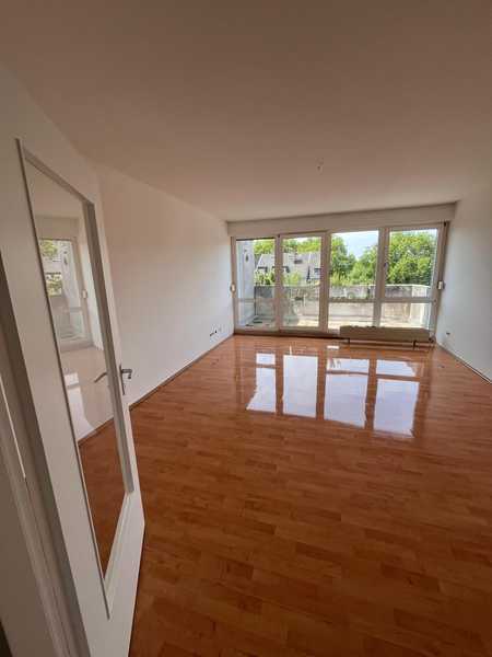 Helle 3-Zimmerwohnung im DG mit Balkon in Essen-Altenessen zu vermieten!