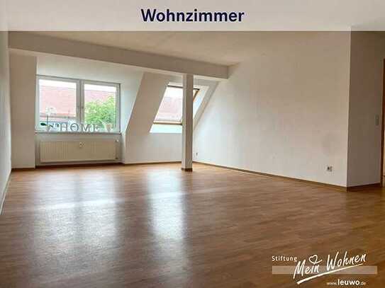 Große Dachgeschosswohnung mit viel Platz für Ihre Wohnideen