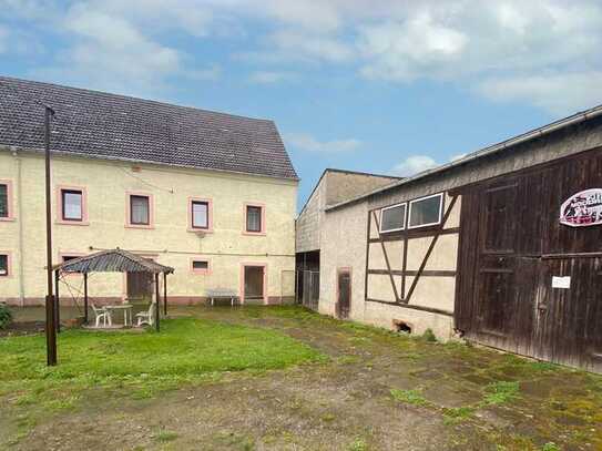 Sanierungsbedürftige Doppelhaushälfte im Bauernhausstil mit Scheune in ruhiger Idylle von Colditz