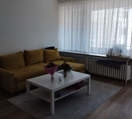 Schöne und modernisierte 2-Zimmer-Wohnung mit gehobener Innenausstattung mit Balkon in Gelsenkirchen