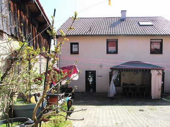 Interessantes Wohnhaus mit sonnigen Innenhof!