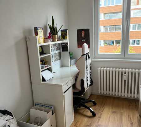 Stilvolle, sanierte 3-Zimmer-Wohnung mit Balkon in Berlin