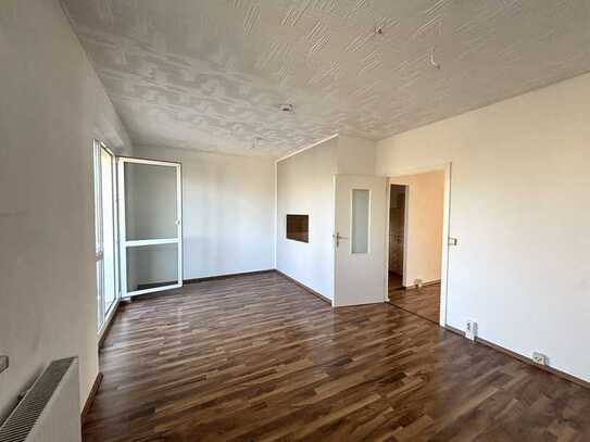 Traumwohnung mit 3 hellen Zimmern, Balkon & kostenlosen Services