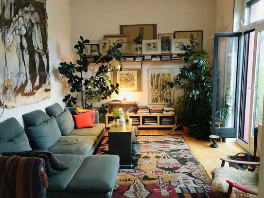 Ein Zimmer mit eigenem Balkon in einer schönen, großen und sehr sonnigen Altbauwohnung im Nordend