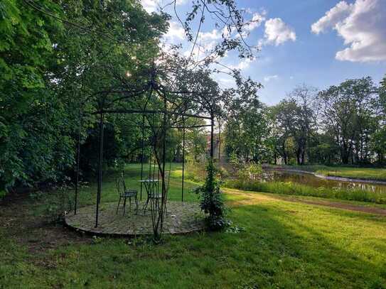 Schöne 1,5 Zimmer-Whg im Schlosspark mit Weitblick ins Grüne und Balkon