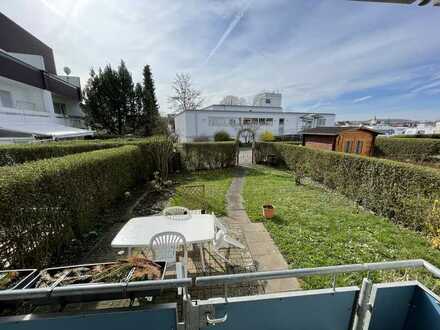 Vollständig renovierte Terrassenwohnung mit drei Zimmern sowie Balkon und Einbauküche in Steinheim