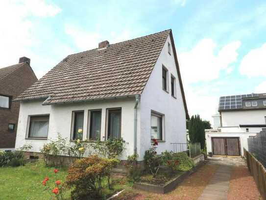 + Kaarst + freistehendes Einfamilienhaus + Bj. 1956 + ca. 633 m² Grundstück + ca. 89 m² Wohnfläche +