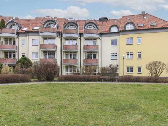 Grüne Insel in Rosenheim-Stadt: 3-Zimmer-Wohnung mit Balkon und Duplexstellplatz