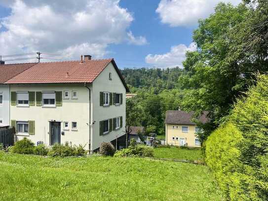 Moderne Doppelhaushälfte in Weikersheim:
Perfekte Lage für Familien & Naturliebhaber!