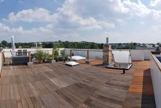 * Großzügige DG 4-Zimmer mit Laminat, SP und riesengroßer Dachterrasse! Carport mgl. *