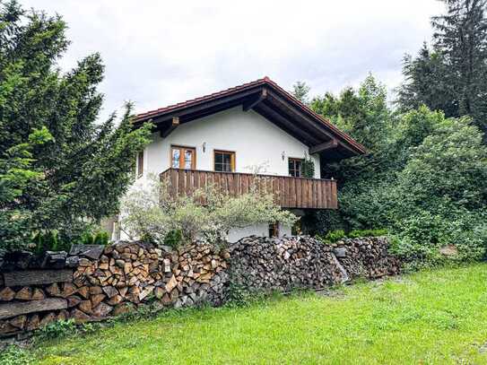 Elegantes Doppelhaushälfte im Landhausstil: Massivbauweise, ruhige Lage und schöne Aussicht im Vogt